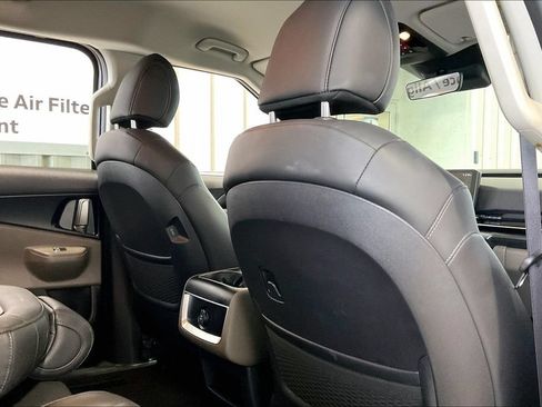 Used 2026 Kia Carnival FWD image 21