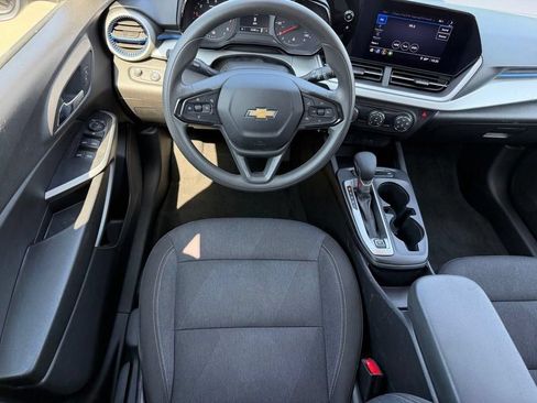 Used 2025 Chevrolet Trax LS FWD image 10