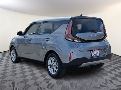 Used 2023 Kia Soul LX w/ LX Technology Package FWD image 4