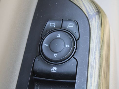 Used 2019 GMC Acadia Denali w/ Technology Package FWD image 21