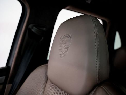 Used 2013 Porsche Cayenne Turbo AWD/4WD image 18