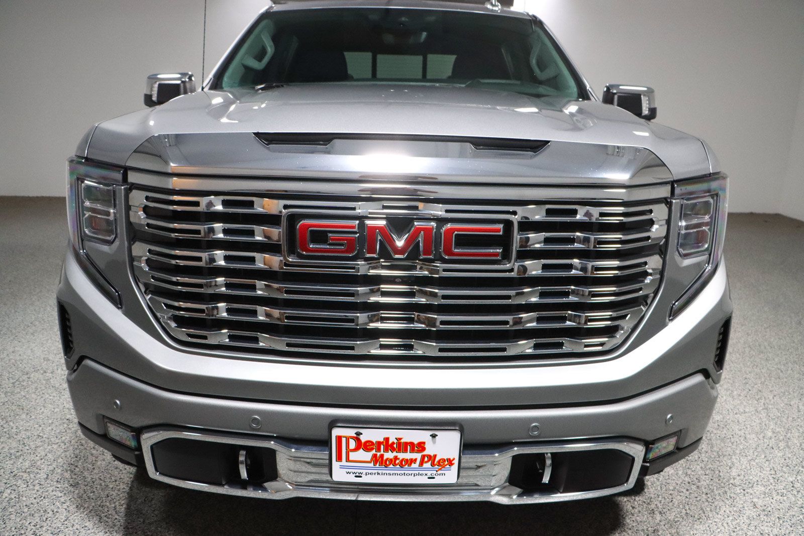 Used 2023 GMC Sierra 1500 Denali w/ Technology Package AWD/4WD image 5