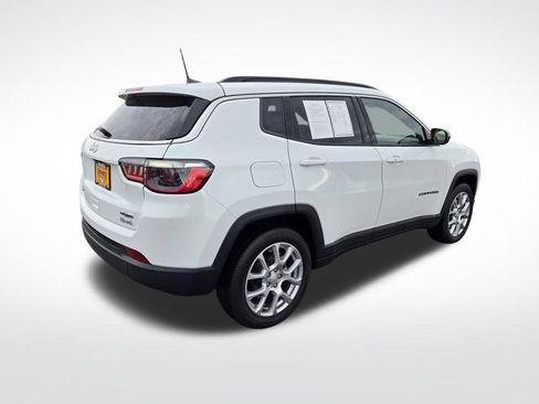 Used 2024 Jeep Compass Latitude AWD/4WD image 3