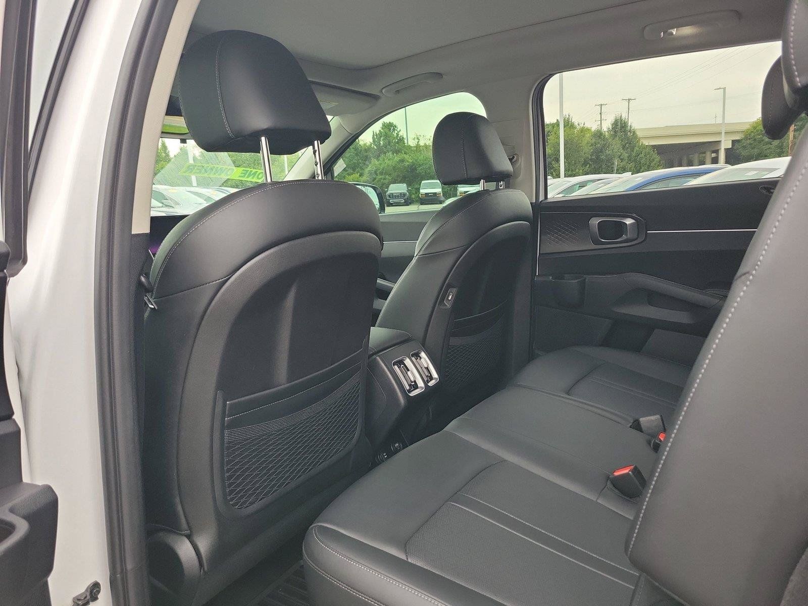 Used 2022 Kia Sorento S w/ Panoramic Sunroof Package FWD image 16