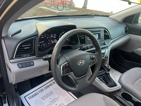 Used 2018 Hyundai Elantra SE image 32