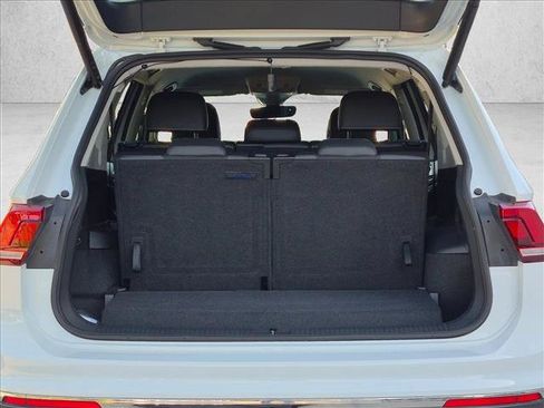 Used 2024 Volkswagen Tiguan SE w/ MDO Package, Three-Row FWD image 6