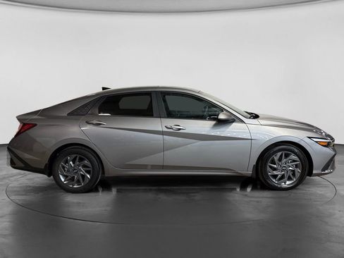 Certified 2024 Hyundai Elantra SEL image 5