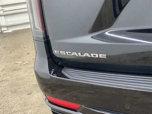 Used 2022 Cadillac Escalade Sport Platinum w/ Heavy-Duty Trailer Package image 10