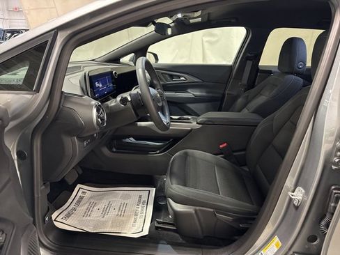 Used 2025 Chevrolet Equinox EV LT image 11