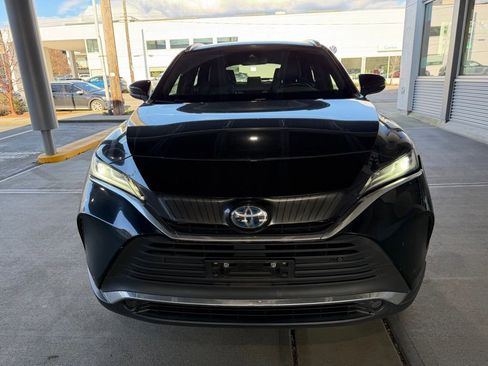 Used 2021 Toyota Venza XLE w/ Carpet Mat Package (TMS) image 2