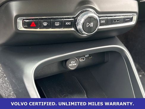 Certified 2025 Volvo XC40 B5 Core image 19