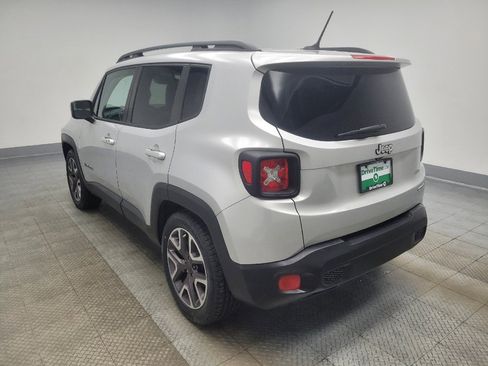 Used 2016 Jeep Renegade Latitude FWD image 5