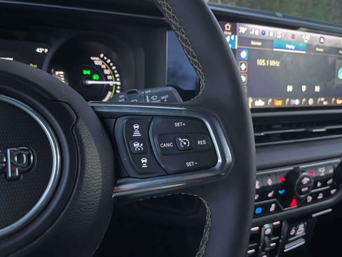 Used 2024 Jeep Wrangler Unlimited Sahara w/ Technology Group image 22