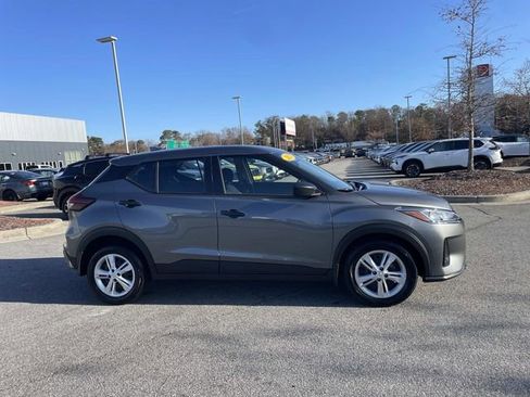 Certified 2025 Nissan Kicks Play S image 3