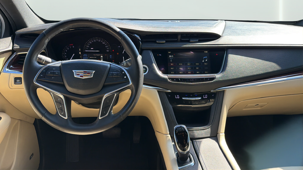 Used 2017 Cadillac XT5 Luxury w/ Driver Awareness Package FWD image 22