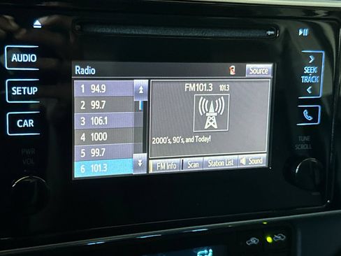 Used 2017 Toyota Corolla LE w/ Carpet Mat Package (TMS) FWD image 21