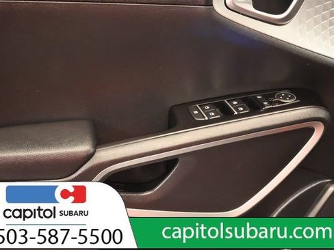 Used 2023 Kia Soul LX w/ LX Technology Package FWD image 11