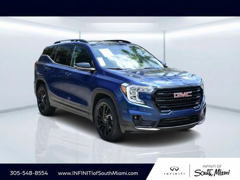 Used 2023 GMC Terrain SLT w/ Tech Package FWD image 3