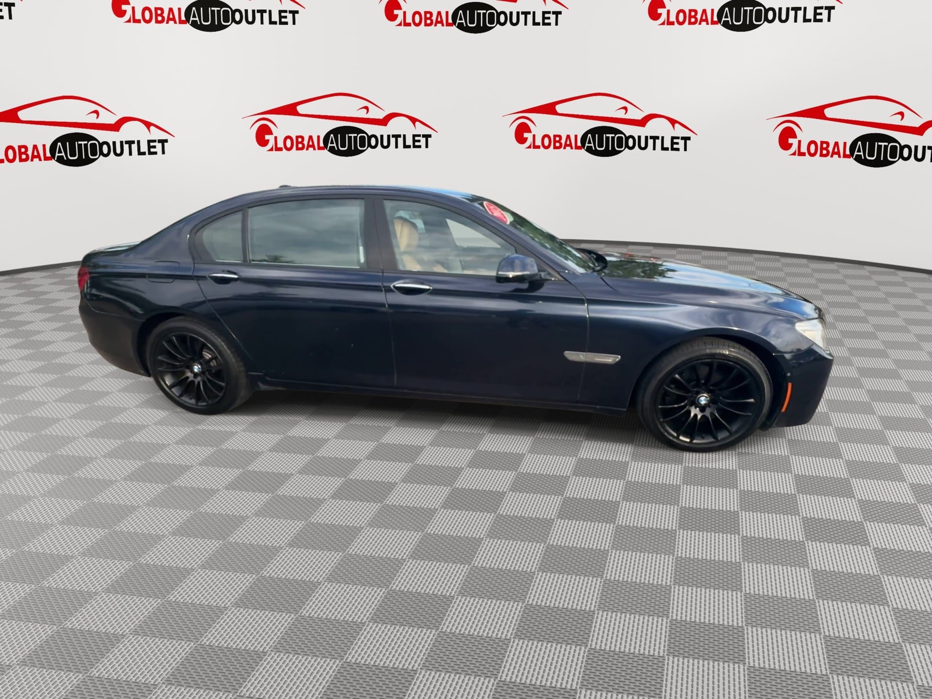 Used 2015 BMW 750Li xDrive AWD/4WD image 2