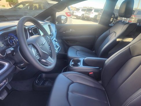 New 2026 Chrysler Voyager LX image 20