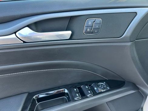 Used 2016 Ford Fusion Titanium image 21