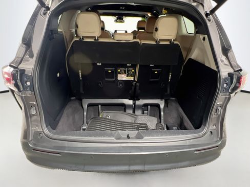 Used 2021 Toyota Sienna XLE FWD image 34