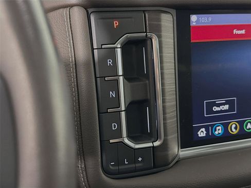 Used 2021 GMC Yukon XL Denali w/ Denali Premium Package image 18