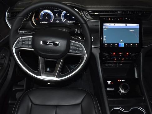 New 2025 Jeep Grand Cherokee Limited image 12