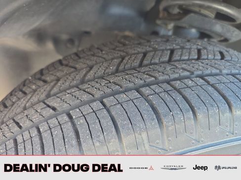 Used 2023 Jeep Cherokee Altitude Lux image 28