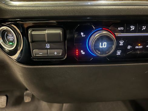 Used 2024 Chevrolet Silverado 1500 LT AWD/4WD image 47