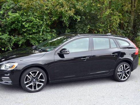 Used 2017 Volvo V60 T5 Dynamic image 34