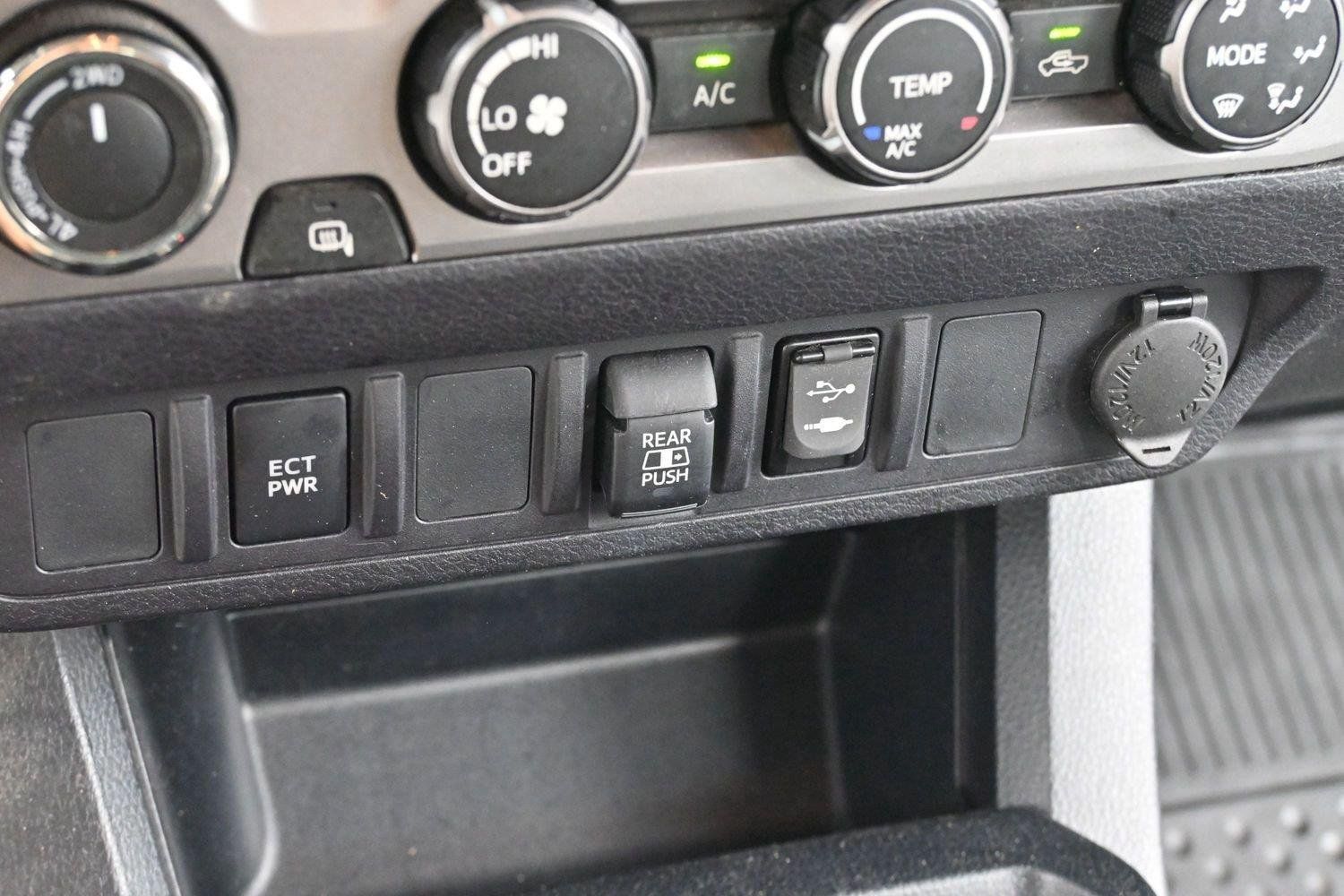 Used 2019 Toyota Tacoma SR5 AWD/4WD image 23