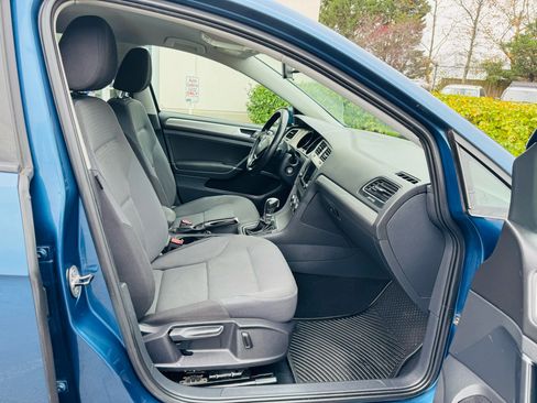 Used 2016 Volkswagen Golf S image 47