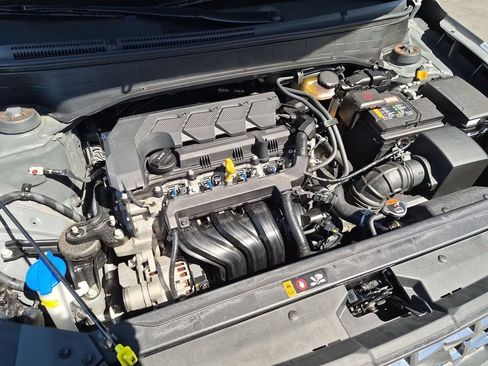 Used 2025 Hyundai Venue SEL FWD image 35