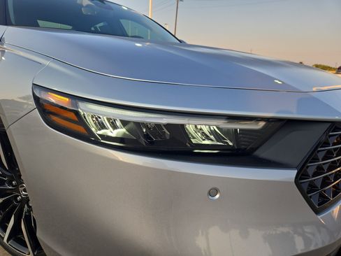 Used 2025 Honda Accord Touring image 11