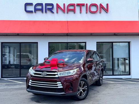 Used 2018 Toyota Highlander LE FWD image 2