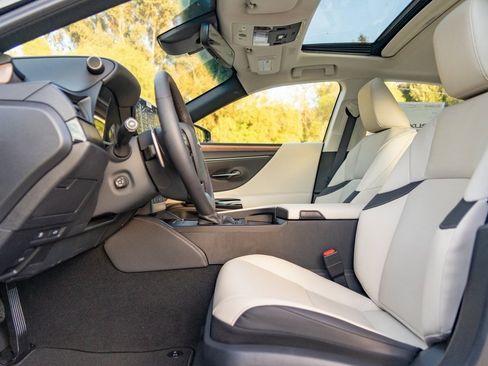 New 2025 Lexus ES 350 w/ Premium Package image 14