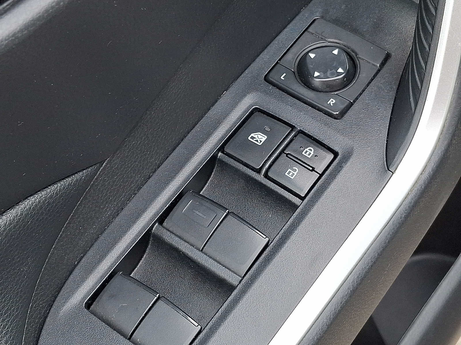 Used 2020 Toyota RAV4 LE w/ All Weather Liner Package AWD/4WD image 22