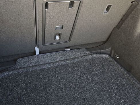 New 2026 Volkswagen Taos SE image 10