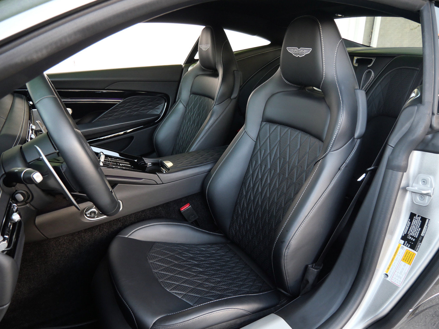 Used 2024 Aston Martin DB12 Coupe RWD image 17