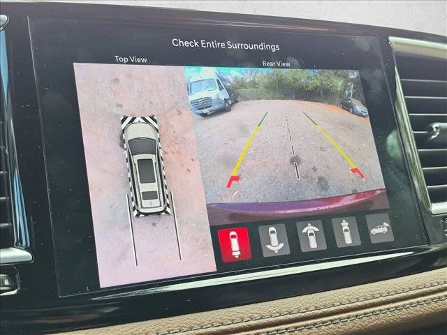 Used 2021 Chrysler Pacifica Limited w/ Uconnect Theater Family Group FWD image 11
