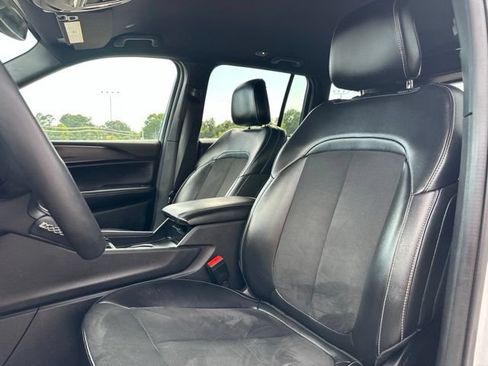 Used 2024 Jeep Grand Cherokee Altitude RWD image 10