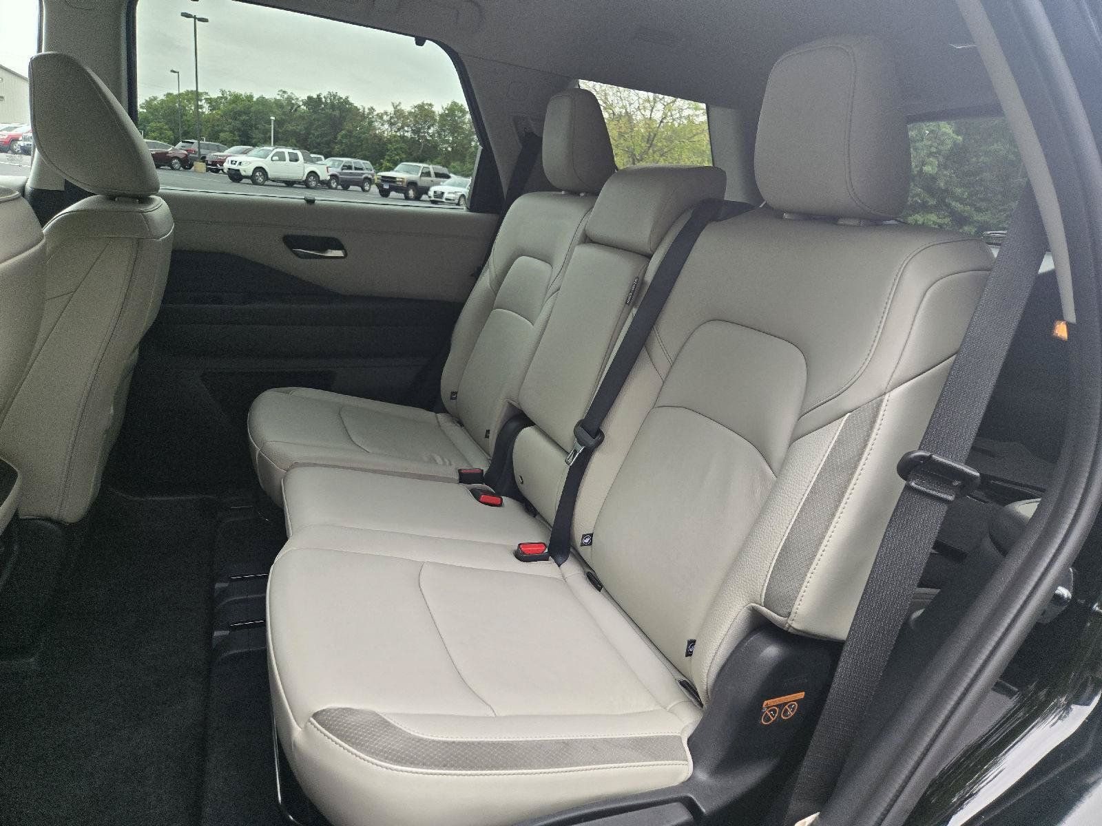 Used 2025 Nissan Pathfinder SL AWD/4WD image 26