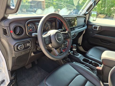 Used 2024 Jeep Wrangler Unlimited Rubicon w/ Technology Group AWD/4WD image 13