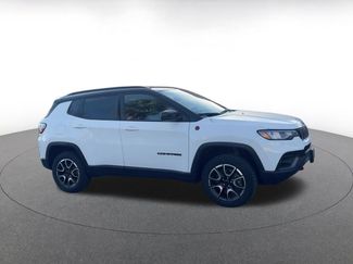 Used 2025 Jeep Compass Trailhawk video 2