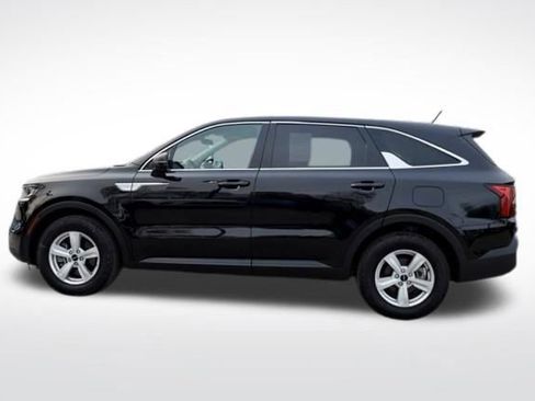 Used 2022 Kia Sorento LX image 10