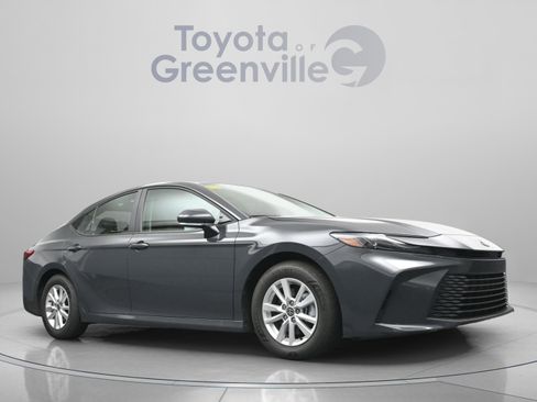 Used 2025 Toyota Camry LE FWD image 19