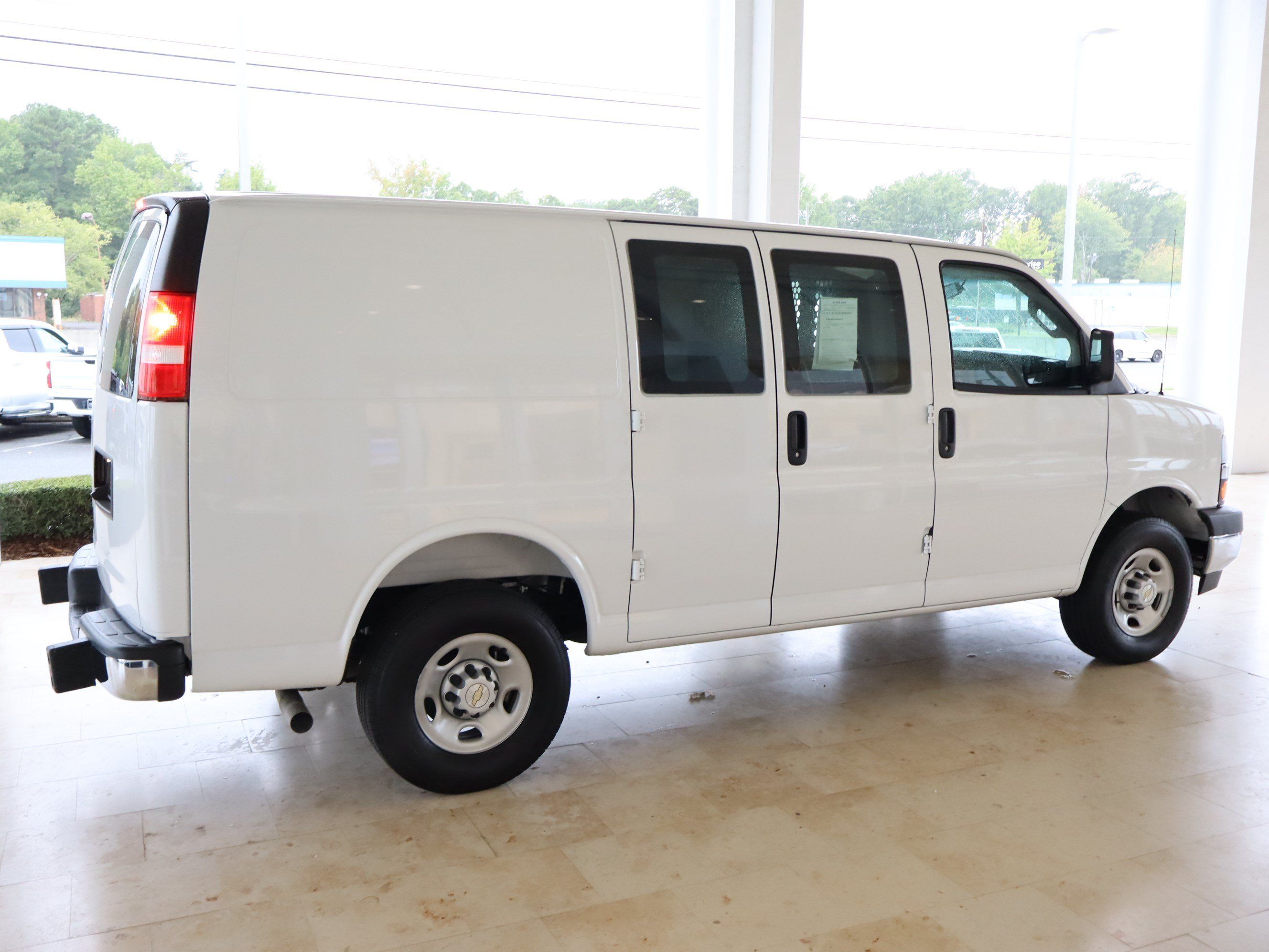 Used 2025 Chevrolet Express 3500 LT w/ LT Preferred Equipment Group RWD image 12