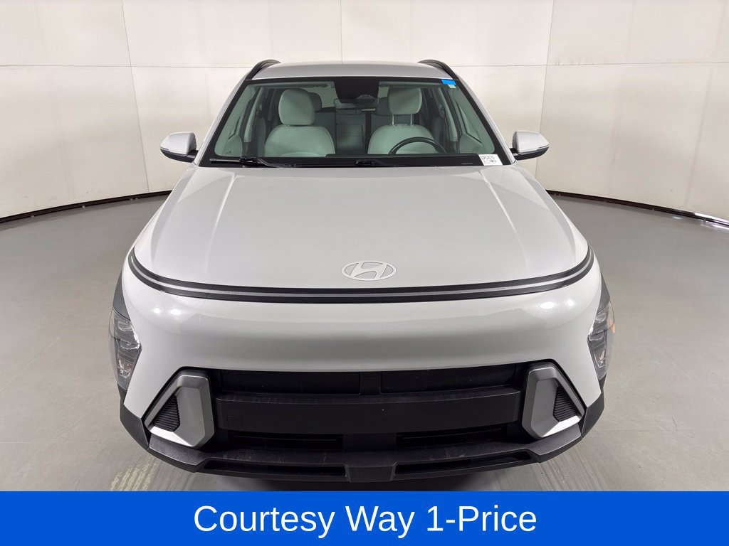 Used 2025 Hyundai Kona SEL FWD image 4