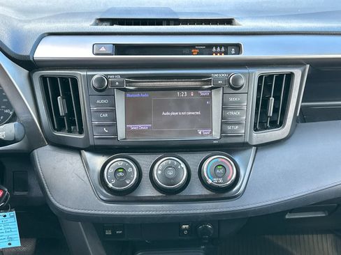 Used 2017 Toyota RAV4 LE FWD image 15